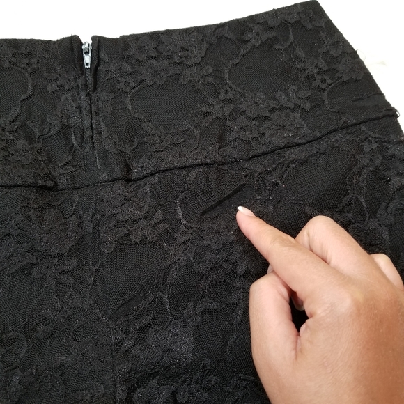 WINDSOR Shorts Black with lace on the outside, SIZE Large. - Picture 10 of 16